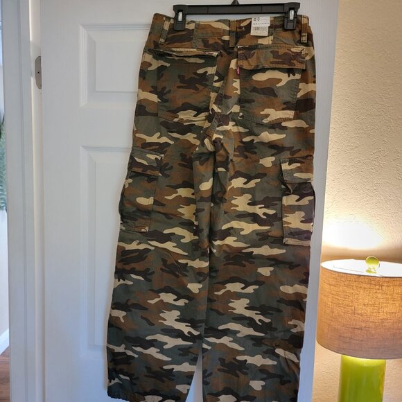 Levis 94 Baggy Camo Cargo Pants Size 27 x 30 or 28 x 30 NWTs - Picture 3 of 10